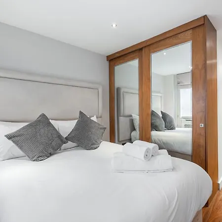 Stylish 2Bd Flat Opposite Harrods London Prime Location Exterior photo