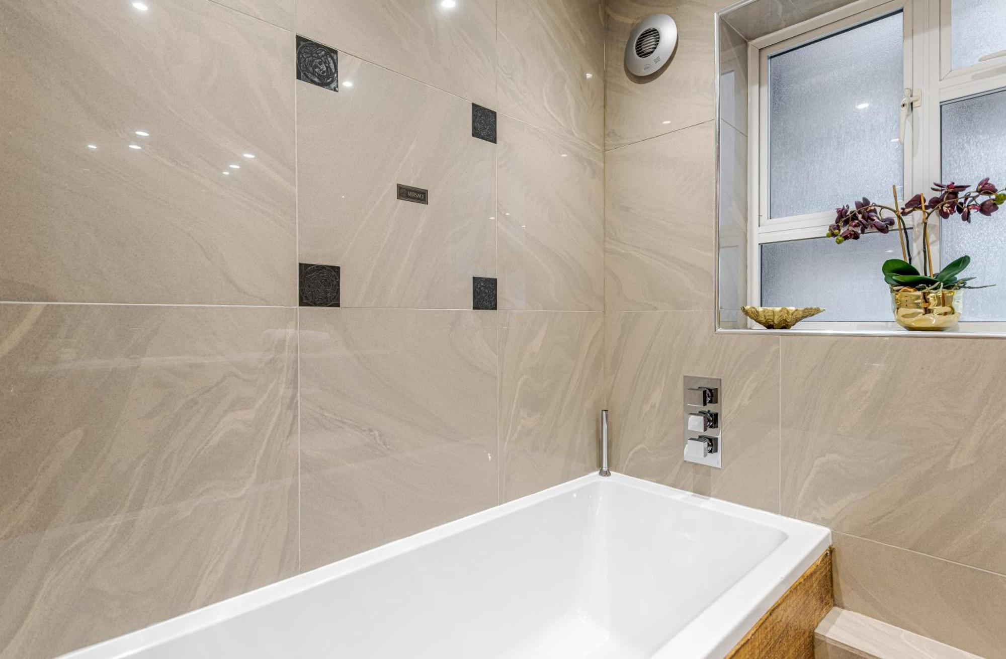 Modern Ground Floor Apartment With Harrods View And Ac